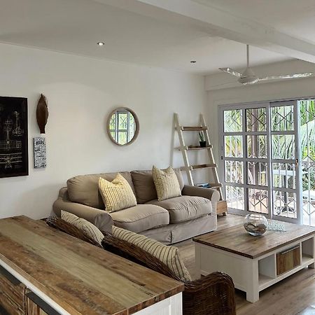 The Runway Lodge Pointe La Rue Exterior photo