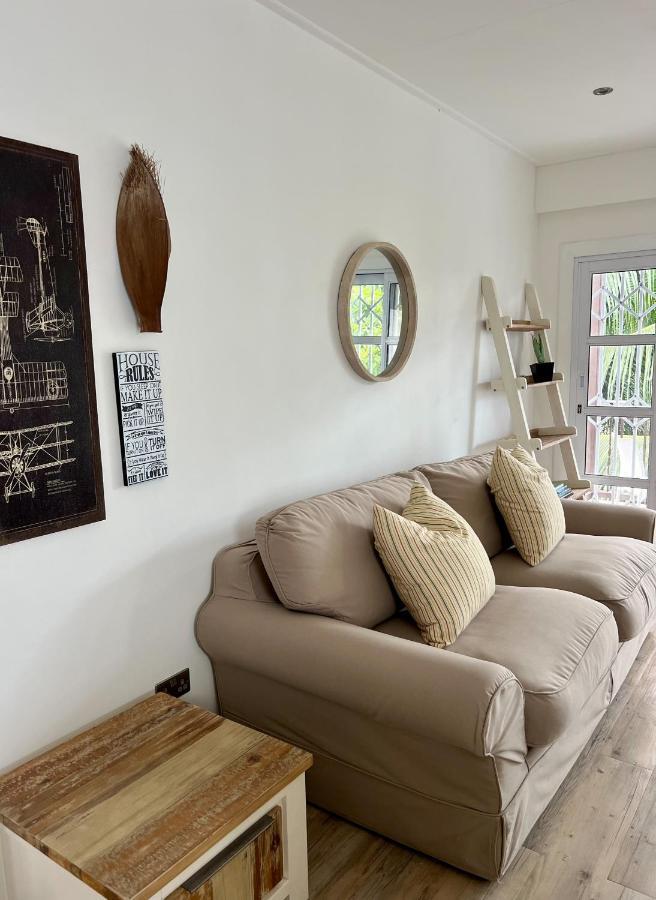 The Runway Lodge Pointe La Rue Exterior photo