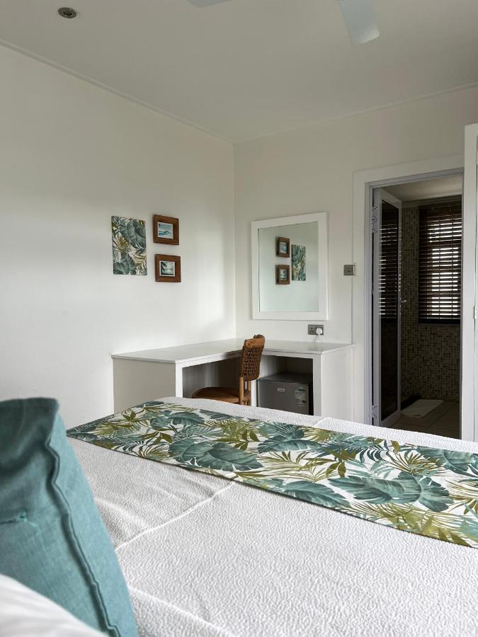 The Runway Lodge Pointe La Rue Exterior photo