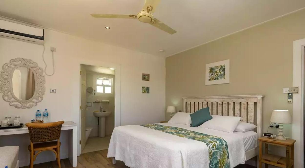 The Runway Lodge Pointe La Rue Exterior photo